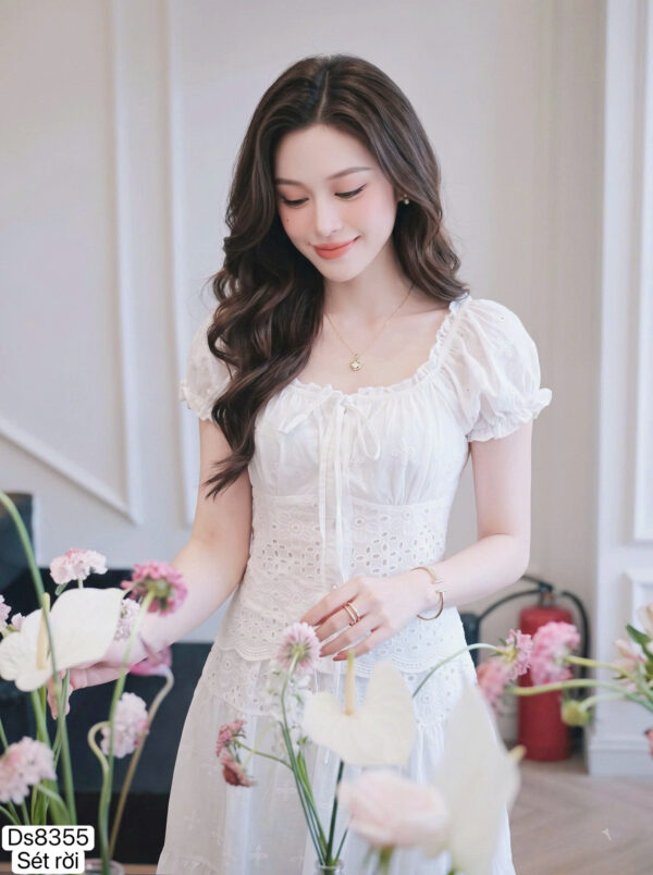 Đầm Dáng Xòe Trắng Cổ Vuông Thanh Lịch - DS8355
