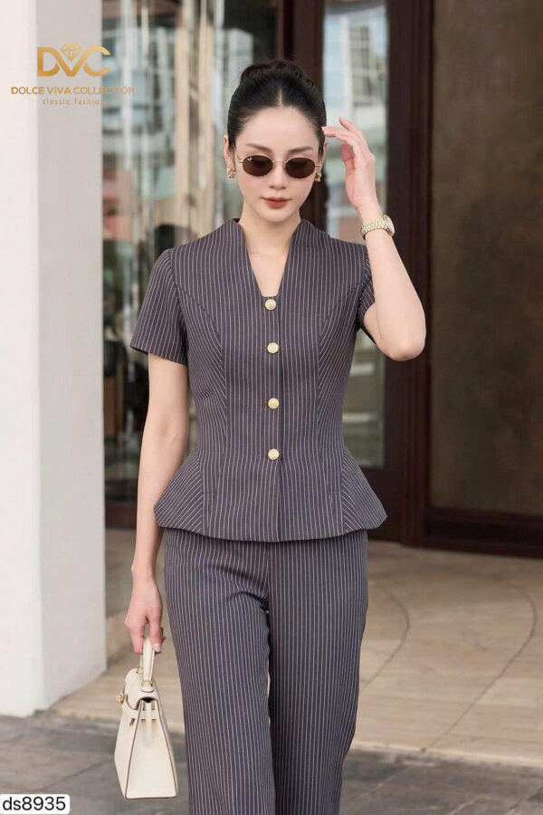 Bộ Trang Phục Sọc Kẻ Notch Neck Peplum Đẳng Cấp - DS8935